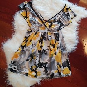 Julie V-neck floral top